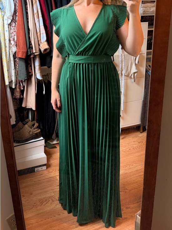 Dresses & Skirts - Emerald Green Pleated V-Neck Maxi Dress